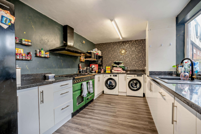 4 bed Semi-Detached for sale Image 5