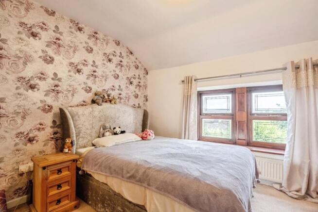 4 bed Detached for sale Image 10