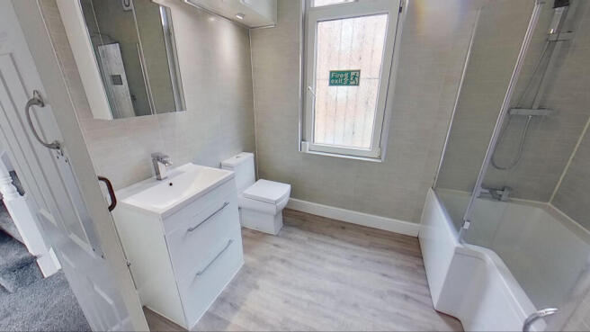 4 bed Terraced to rent Image 5