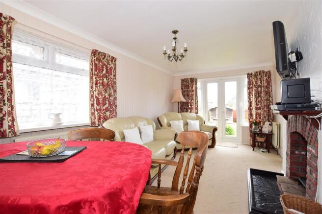 Lounge/ Dining Room