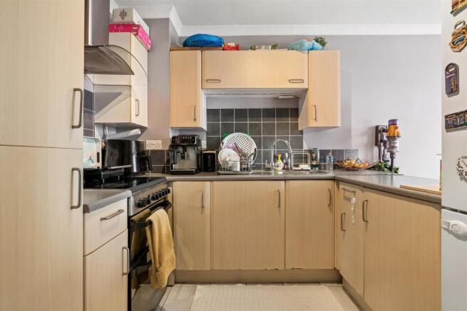 3 Millers Mead Court SW19 kitchen 1.jpg