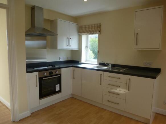 7 Courtenay House kitchen.JPG