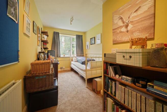 4 bed Detached for sale Image 7