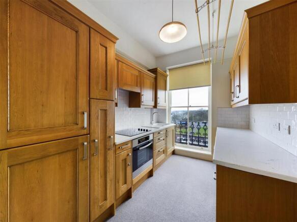 2 bed Flat for sale Image 7