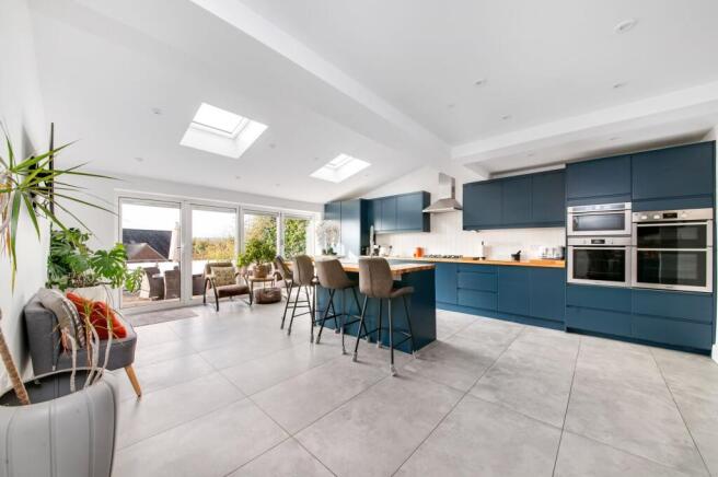 4 bed Detached for sale Image 4