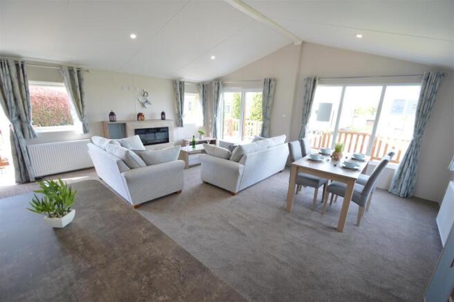 Willerby Clearwater, Seven Oaks Holiday Home Park, Crew Green, Shrewsbury, SY5 9BU photo 5