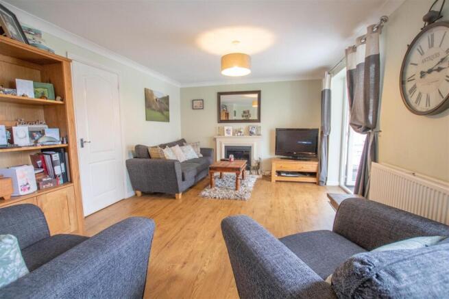 Lowry Close, Haverhill photo 4