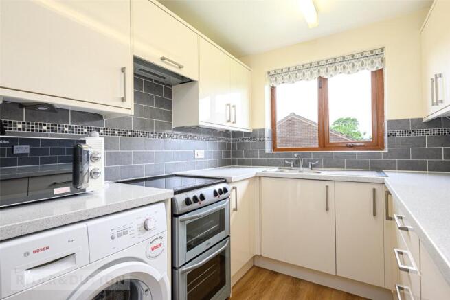 2 bed Bungalow for sale Image 5