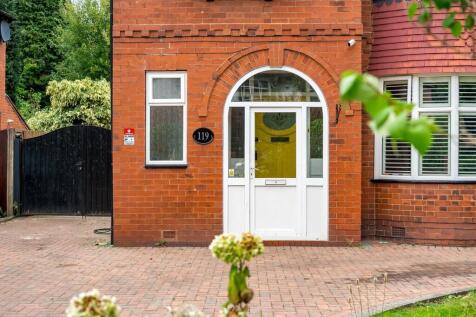 Framingham Road, Sale, M33
