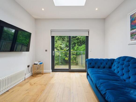 Castlehill Drive, Newton Mearns photo 4