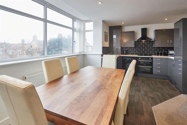 2 bed Apartment to rent Image 9
