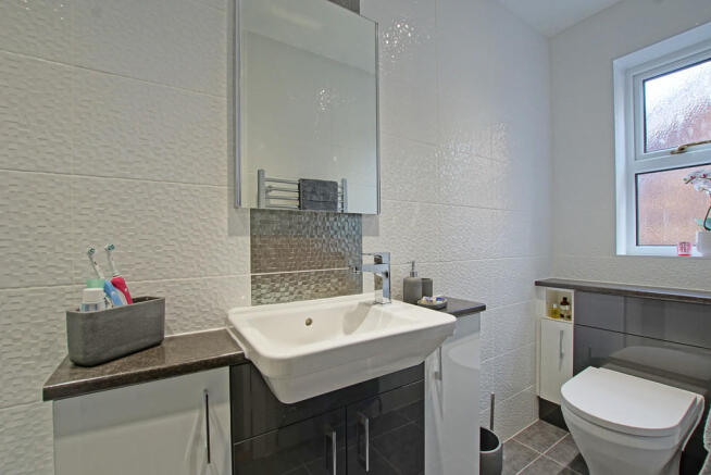 Master Bedroom En...