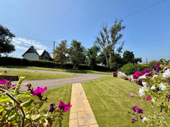 Honeysuckle Lane, Colwyn Bay photo 4