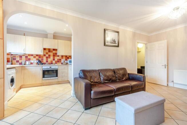 RECEPTION ROOM4.jpg