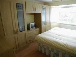 BEDROOM 2: