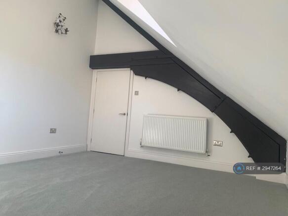 5 bed Semi-Detached to rent Image 12