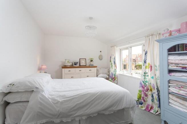 4 bed House for sale Image 10