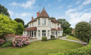 Lindisfarne, Peppard Lane, Henley-on-thames RG9 1NQ