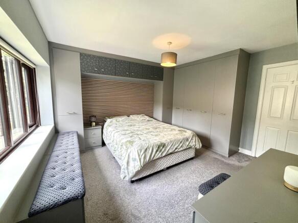 4 bed Detached for sale Image 12