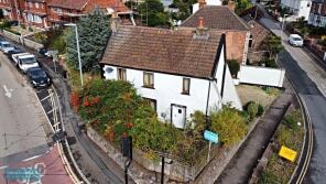 2, Greenway Road, Taunton TA2 6LB