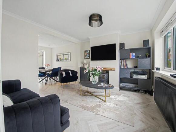 Lounge/Dining Area
