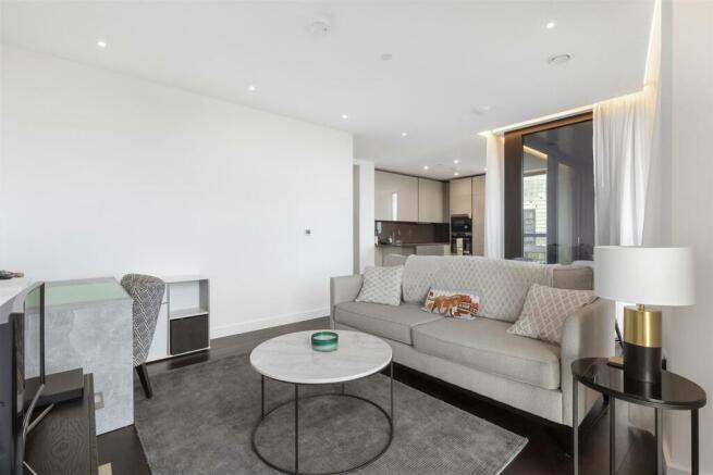 RECEPTION ROOM / KITCHEN