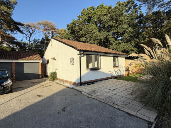2-bed detached on Swallow Close, Creekmoor, Poole, BH17, £350,000