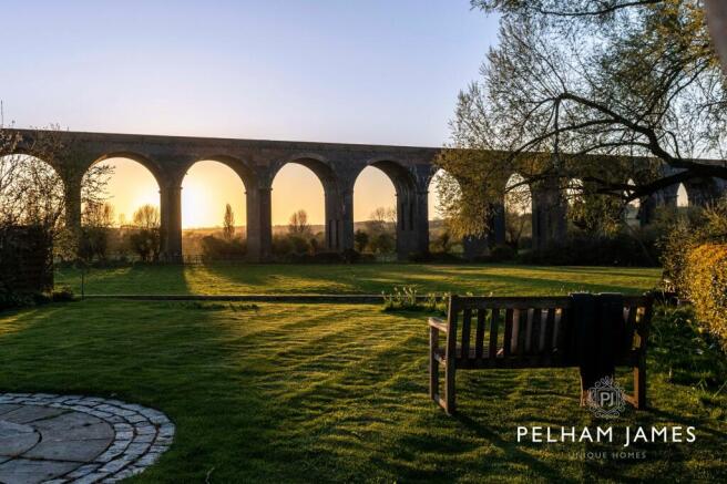 Viaduct Views, The Thatch, Harringworth