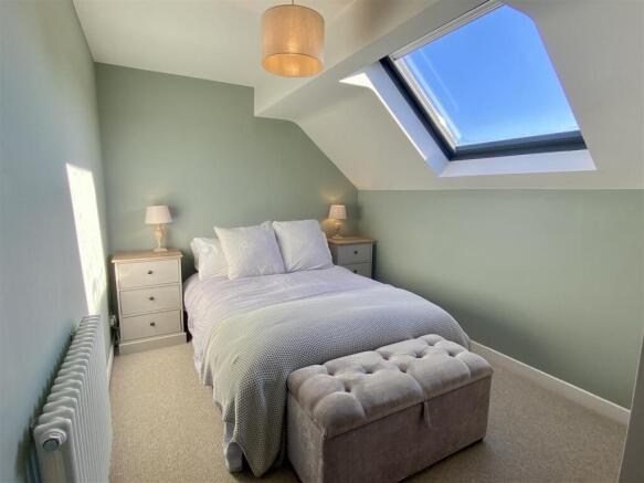 Bedroom 1.jpg