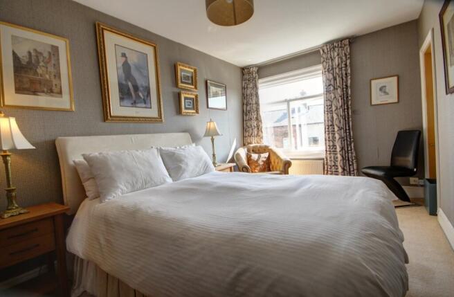 4 bed Terraced for sale Image 9