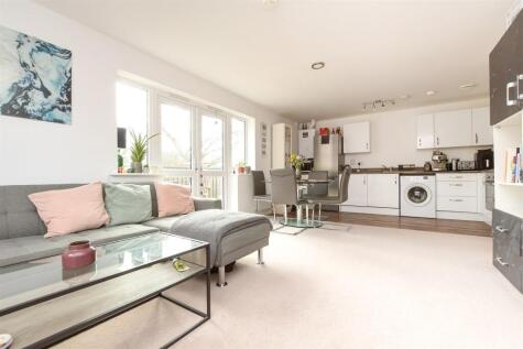 Shetland Close, Cranleigh, Surrey