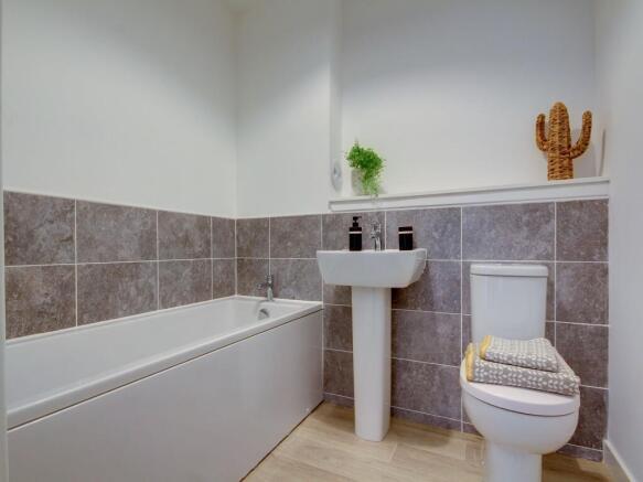3 bed Flat for sale Image 6