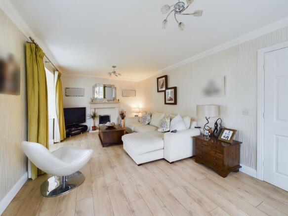 4 bed Detached for sale Image 5