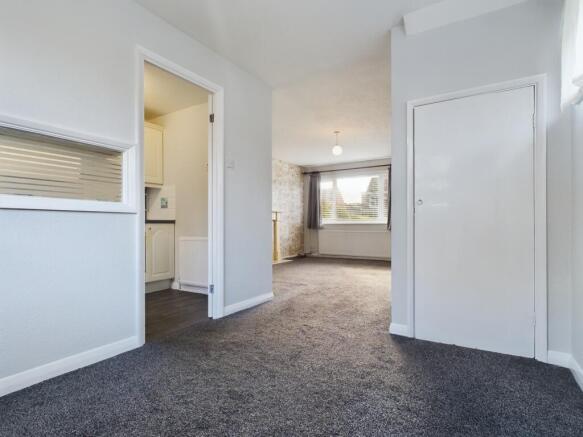 3 bed Semi-Detached to rent Image 5