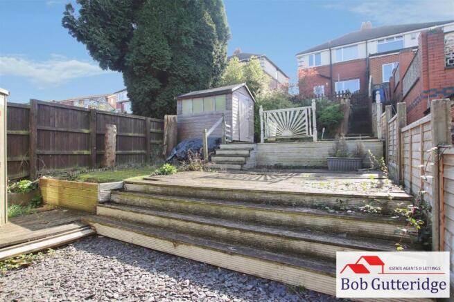 ENCLOSED TIERED REAR GARDEN