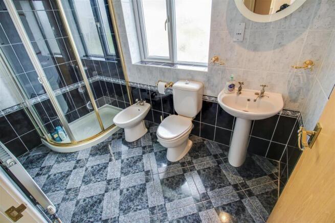5 bed Semi-Detached for sale Image 12