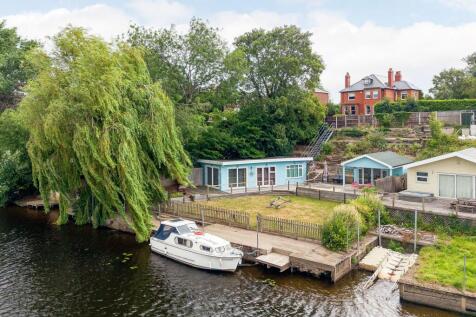 Lower Dee Banks, Chester, CH3