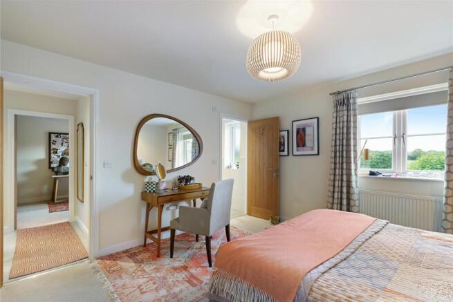 4 bed Detached for sale Image 11