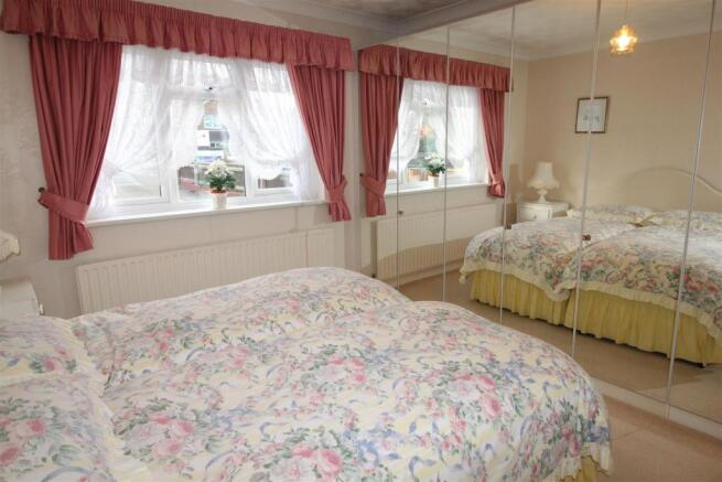 BEDROOM 2