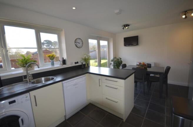 Kitchen / Dining Roo