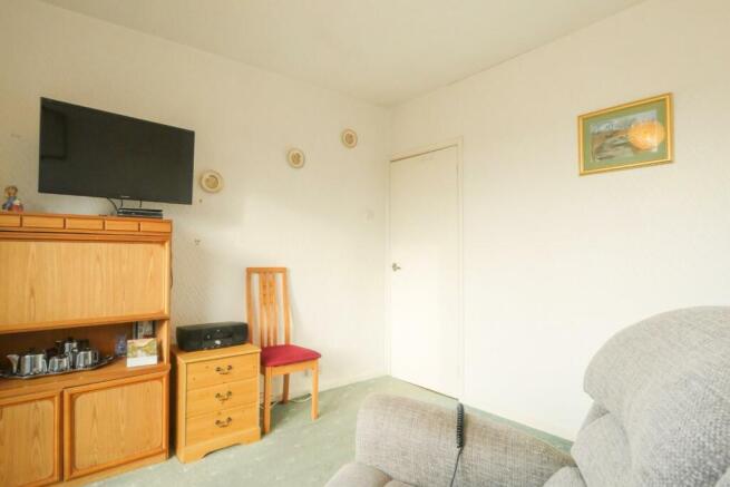 BEDROOM/SITTING ROOM
