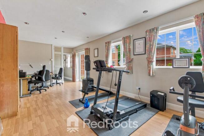 4 bed Detached for sale Image 9