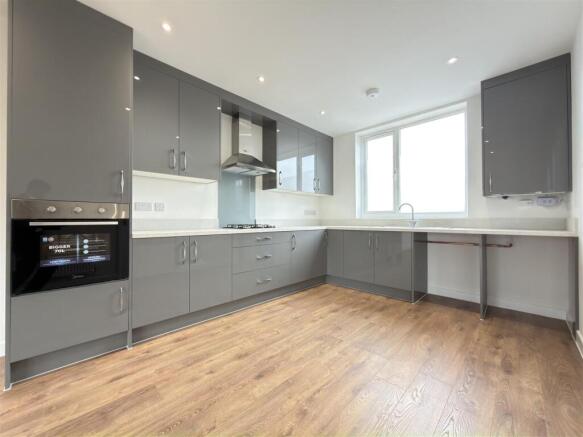 OPEN PLAN KITCHEN, DINING ROOM & LOUNGE