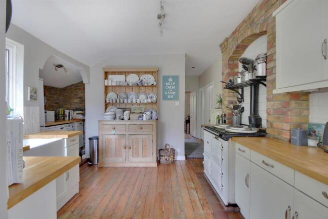 Kitchen 2.jpg