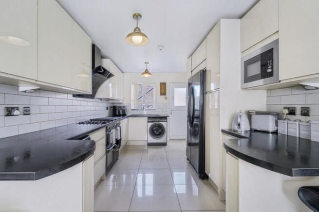 4 bed Detached for sale Image 4