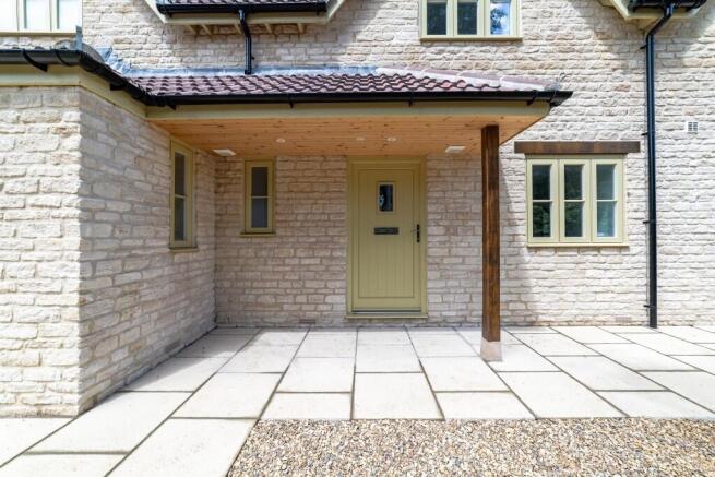 Plough Lane, Kington Langley photo 3
