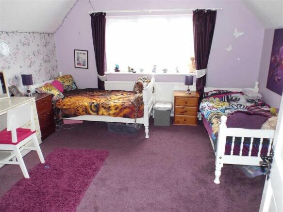 BEDROOM 1: