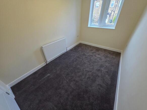 4 bed Semi-Detached to rent Image 10