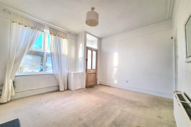 Alice Street, Sale, M33 photo 4