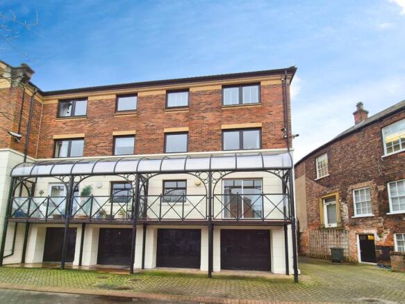 2 bed Apartment to rent Image 9